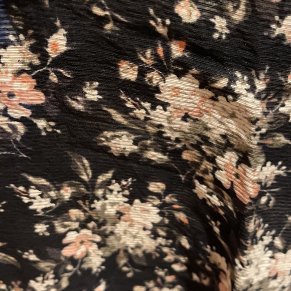 Club Monaco short sleeve floral blouse size L - Picture 2 of 2